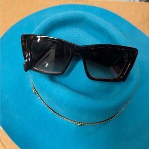 Chic Tortoise Shell Sunglasses